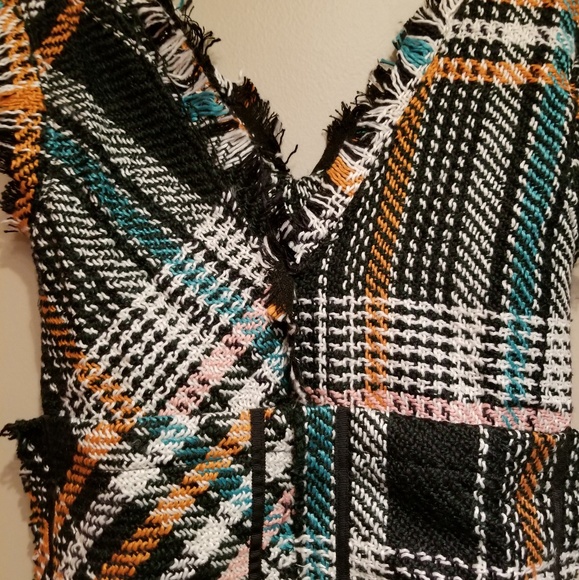 🆕️XS Plaid Asymmetrical sleeveless tunic top - Picture 4 of 6